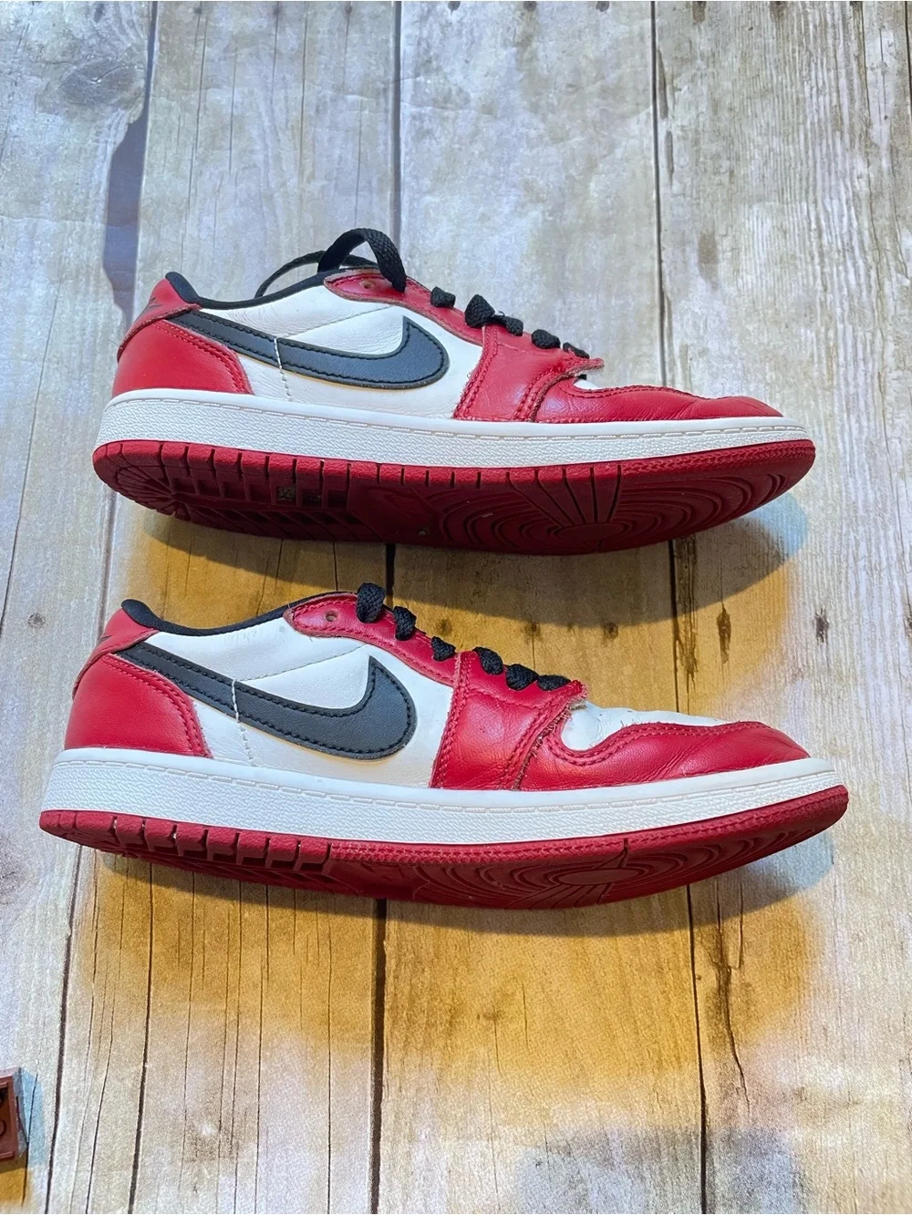 Nike Air Jordan 1 Low Chicago Sneakers in Red, White & Black boys size 2.5Y